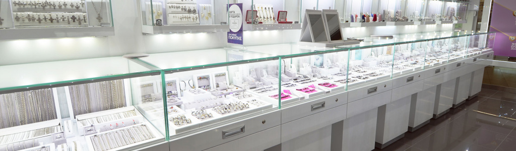 Подсветка витрин ювелирного салона светодиодной лентой фото