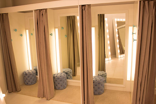 Освещение примерочных в магазине одежды